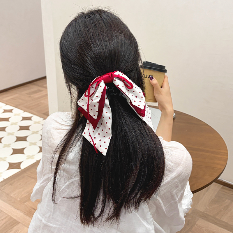Little Girl's Princess-style Hair Clip With A Red Bow
