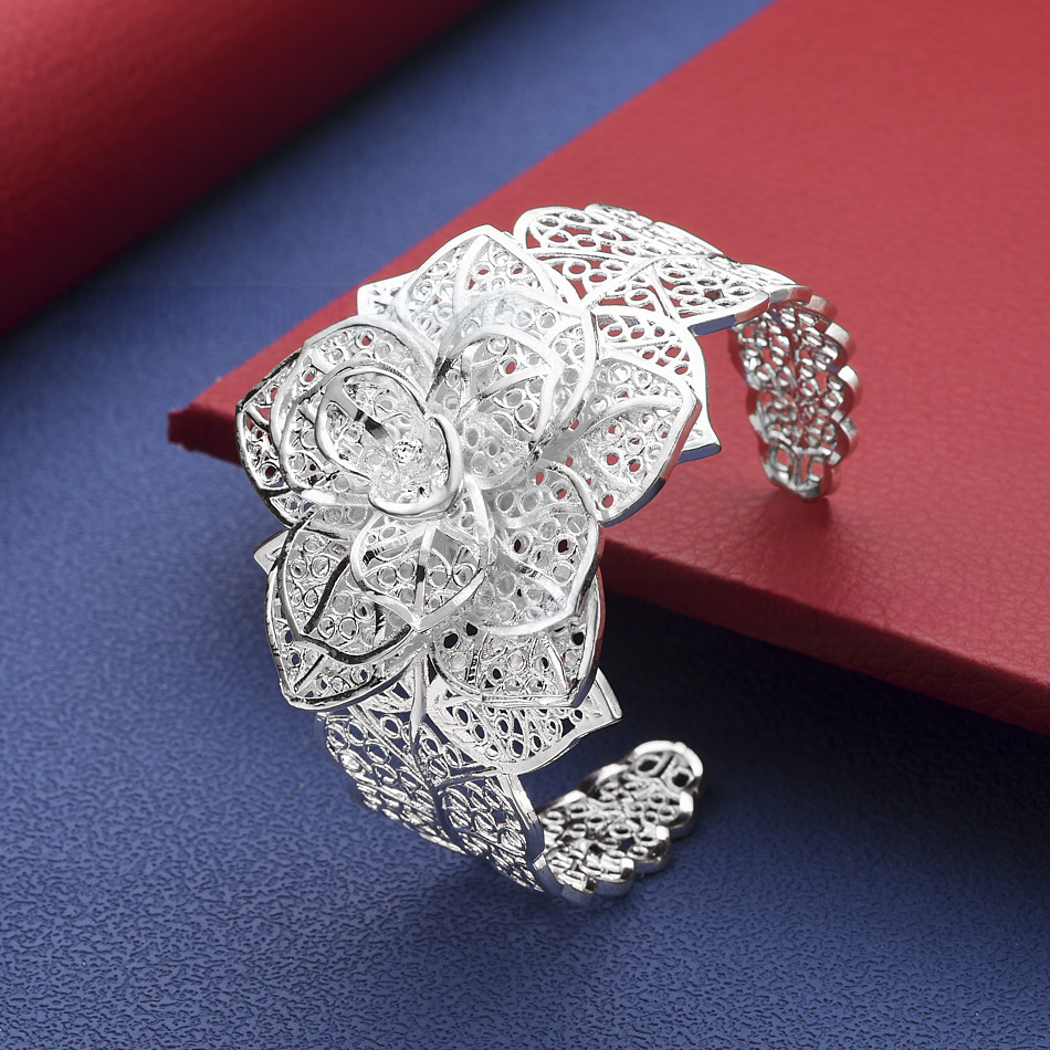 Fashionable Hollowed-Out Open-End Women's Bracelet Jewelry