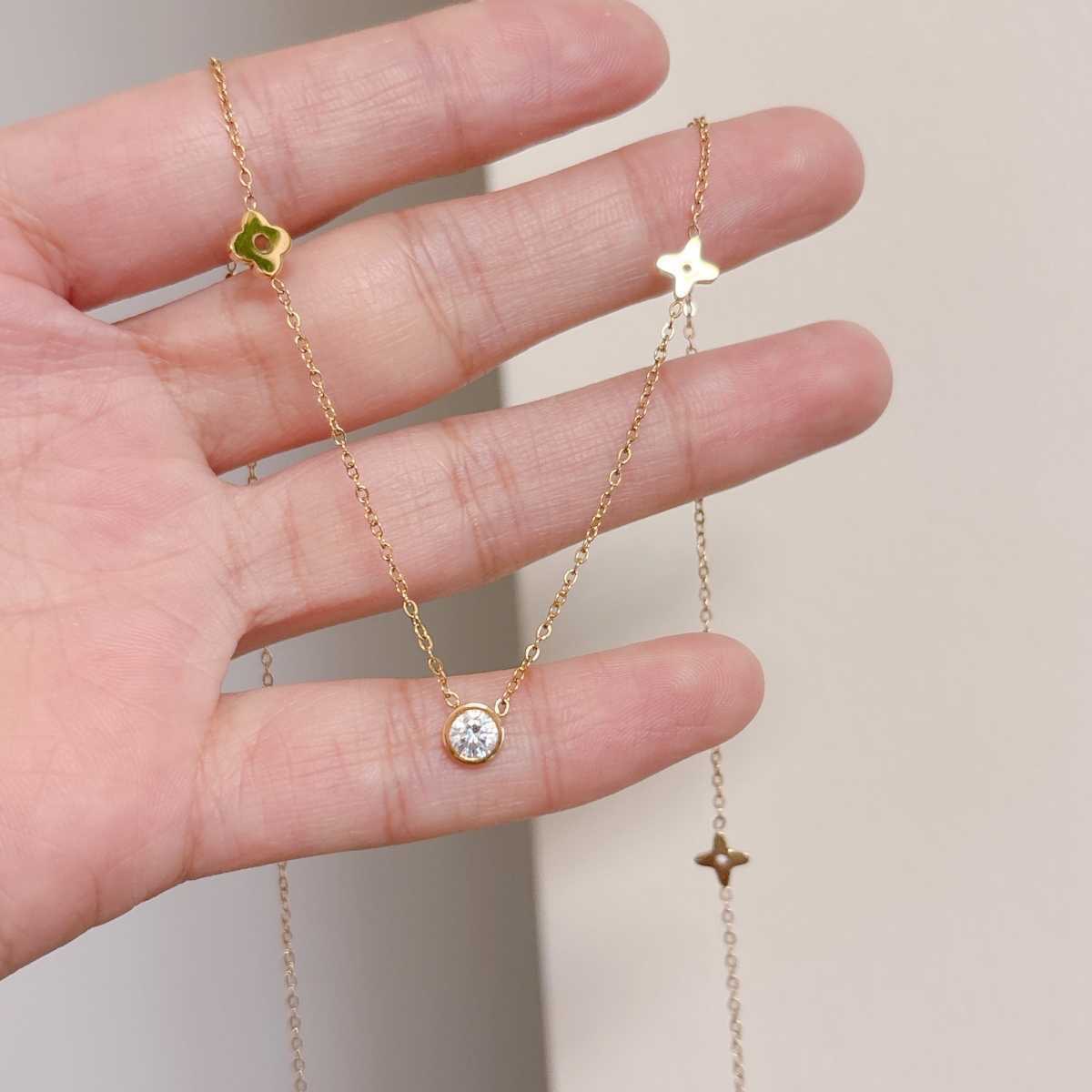 Light-luxury Flower Single-diamond Titanium Steel Necklace