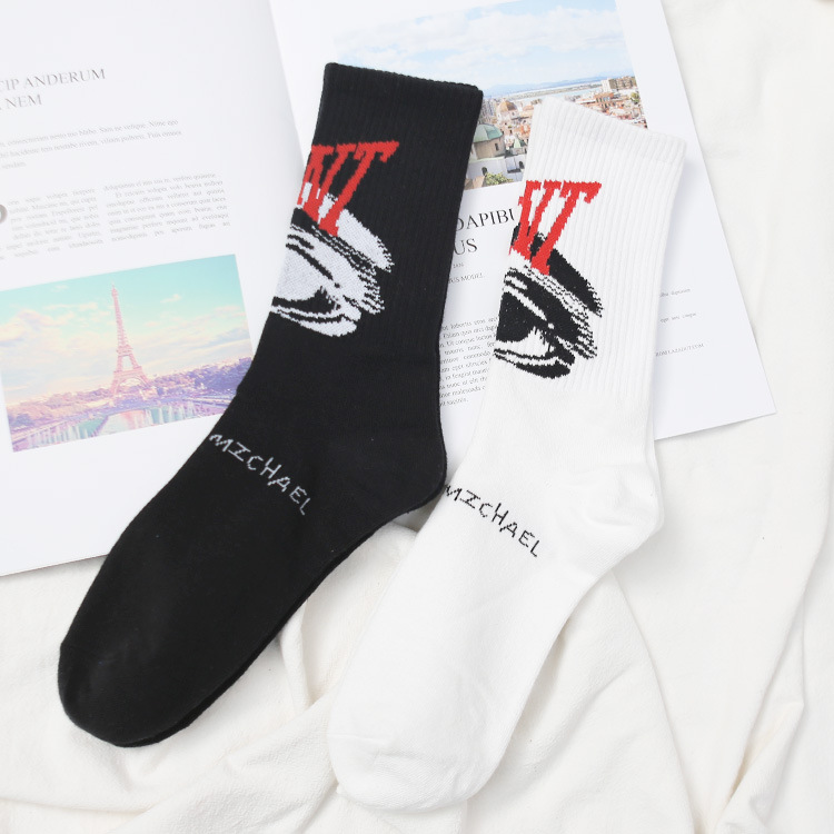 Graffiti Letter Mid-Calf Cotton Sports Socks