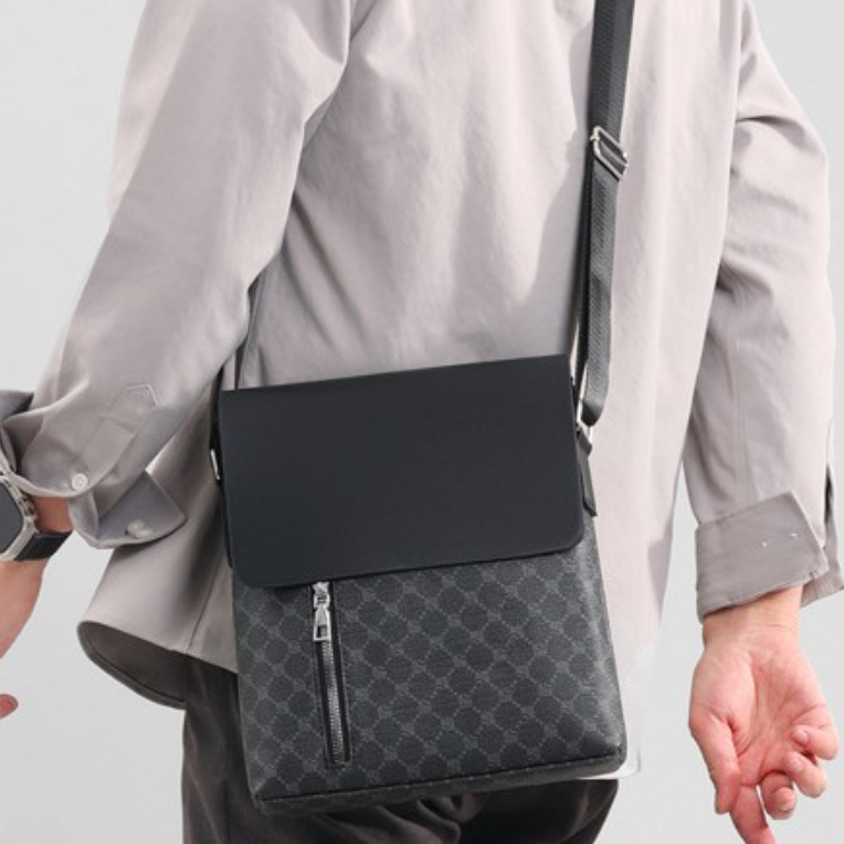 Large-capacity Mens Single-shoulder Crossbody Bag