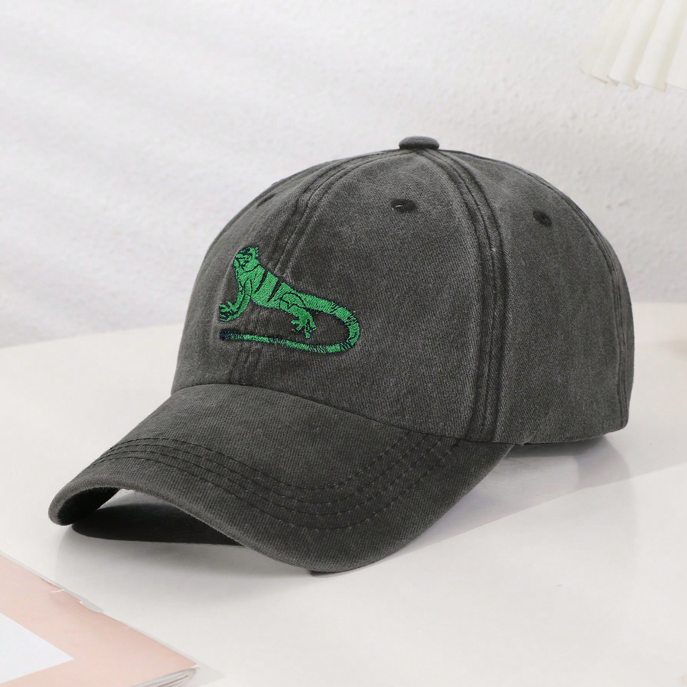 Summer Men's And Women's Distressed Washed Green Cartoon Lizard Embroidered Casual And Simple Style Baseball Cap Suitable For Outdoor Outings photo 3