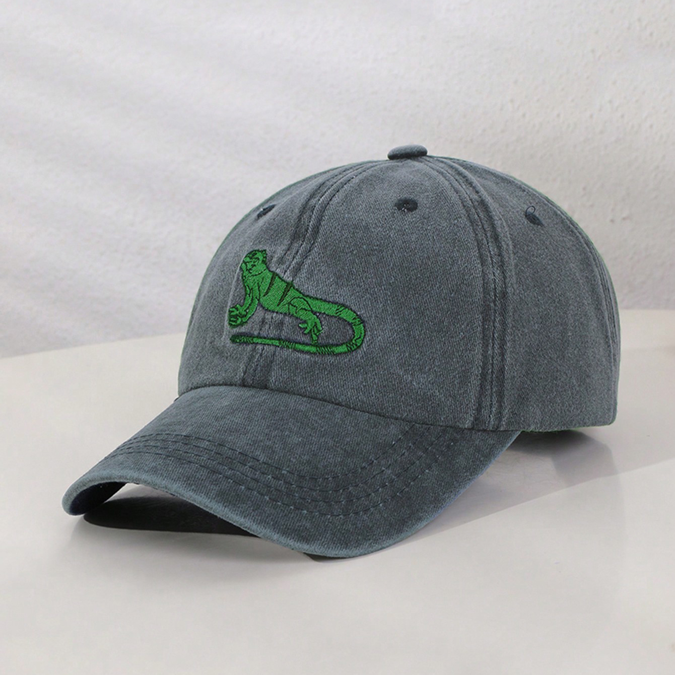 Summer Men's And Women's Distressed Washed Green Cartoon Lizard Embroidered Casual And Simple Style Baseball Cap Suitable For Outdoor Outings photo 2