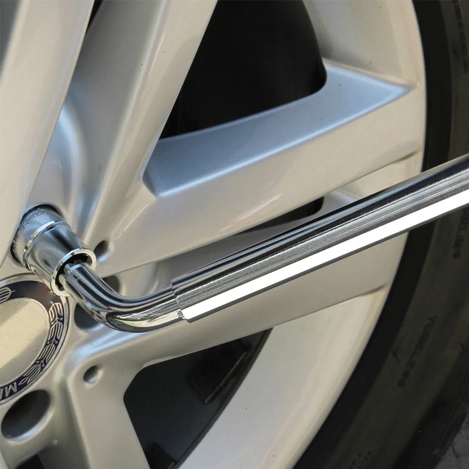 Telescoping Lug Wrench Extendable Tire Wheel Nut Wrench with CR-V Sockets 17mm/19mm/21mm/23mm Free Work Gloves photo 3
