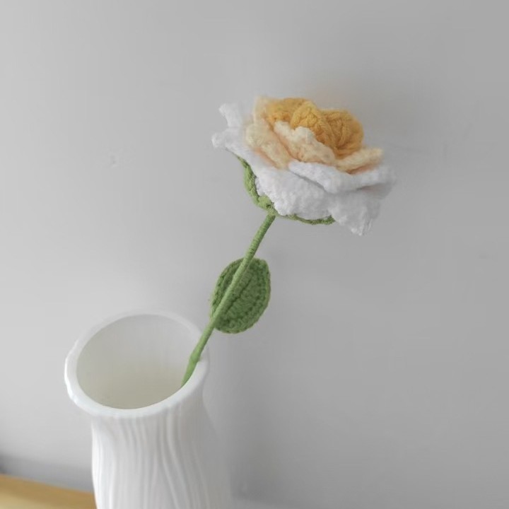 Handmade Finished Pointed Artificial Rose Crochet Knitted Yarn Flower Hand Hooked Flower Bouquet Gift Yarn Flower photo 1