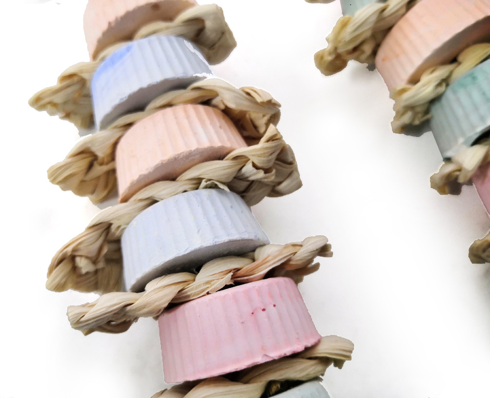 Parrot Calcium Supplement Bite Grinding Stone Bite String Straw Corn Husk Toy photo 2
