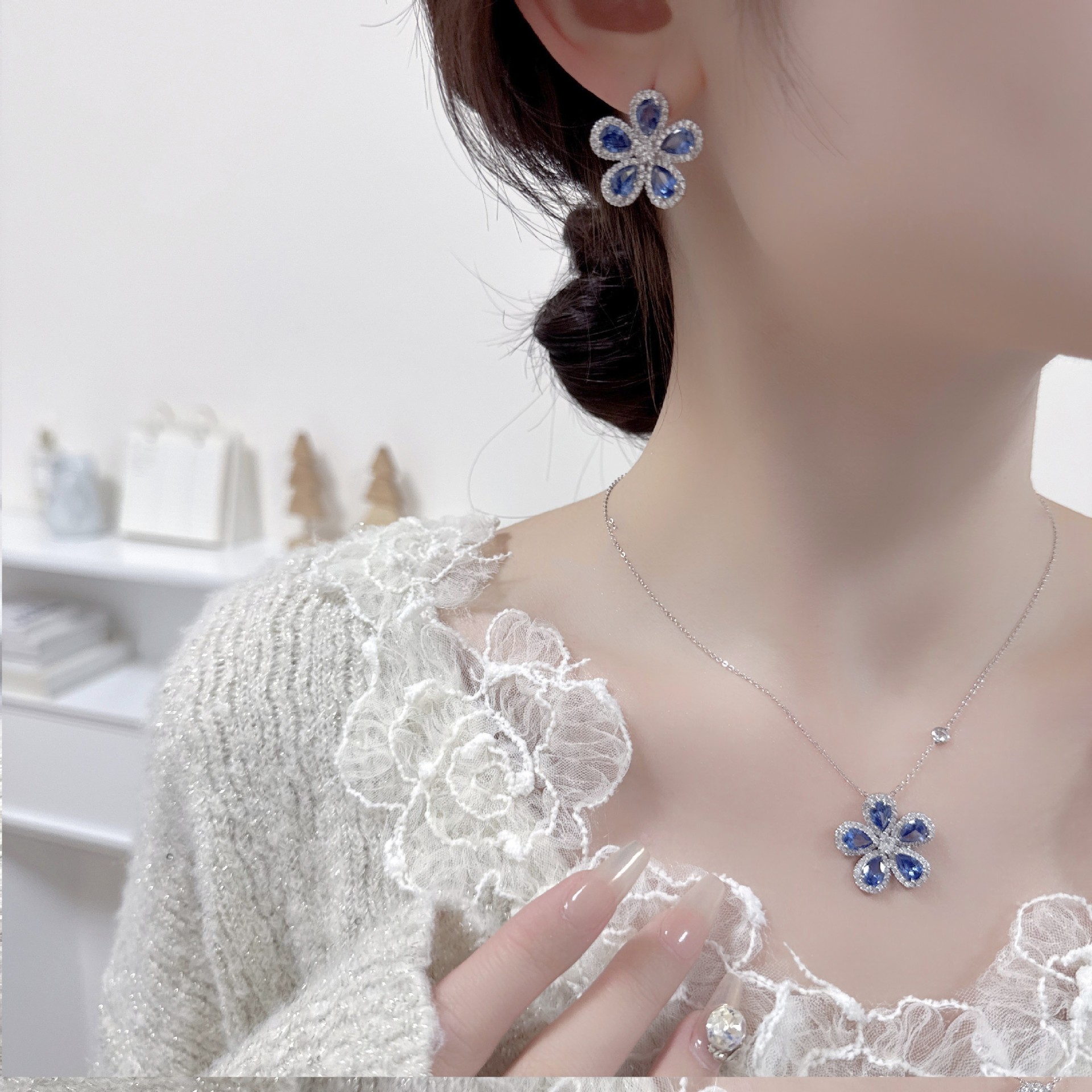 High-grade Jewelry Suit Micro Inlaid Zircon Sunflower Ear Stud Necklace A Set Of Elegant Jewelry photo 1