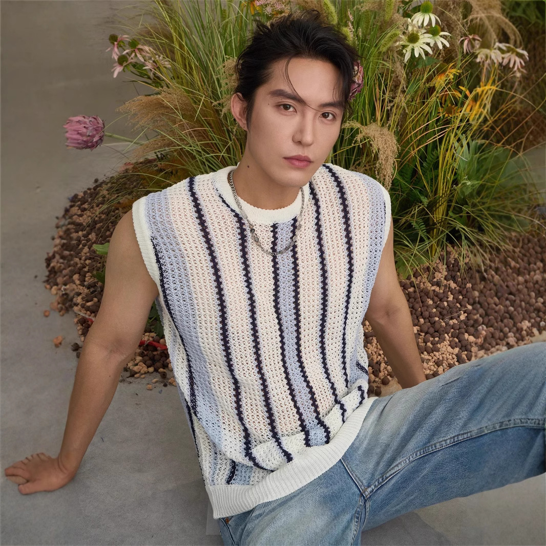 American-style Striped Loose-fitting Hollow-out Vest With A Round Neckline photo 4