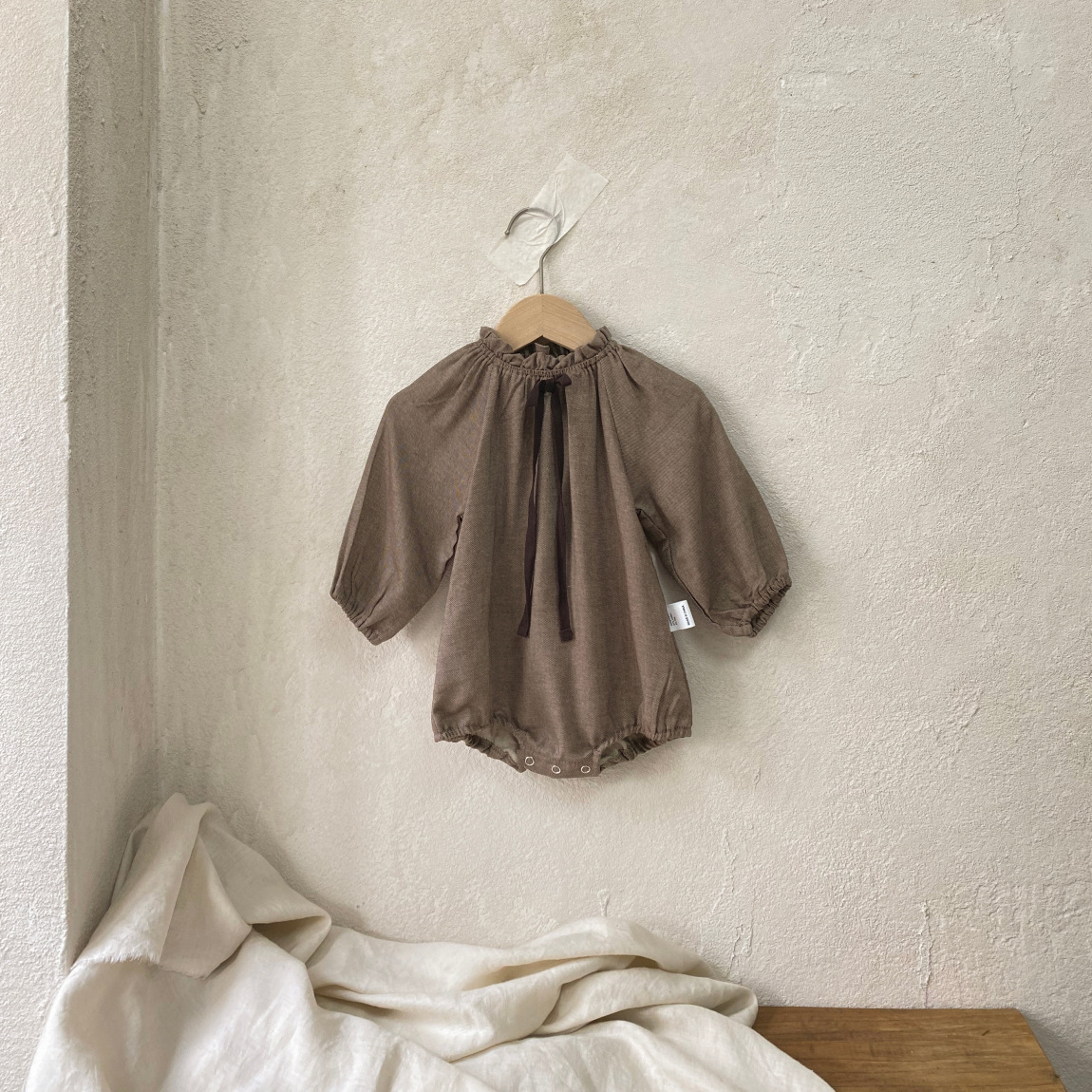 Bow-tie Bud-collar Lantern-sleeve Jumpsuit photo 2