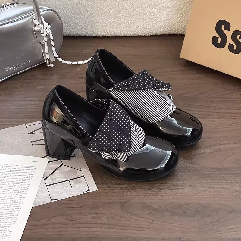 Women's Black Retro British-Style High Heels photo 2