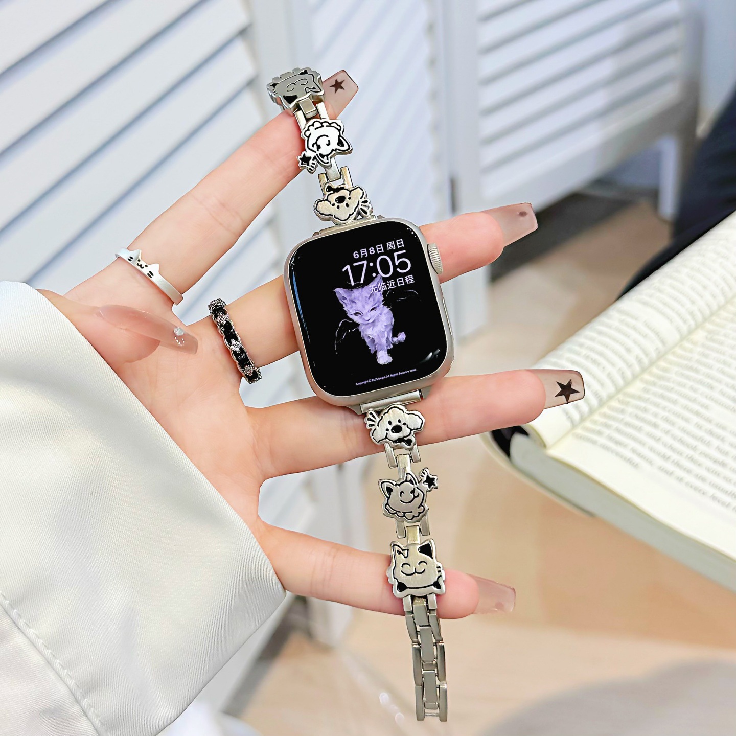 Fashionable Metal Dog And Cat Womens Chain Watch Strap photo 4
