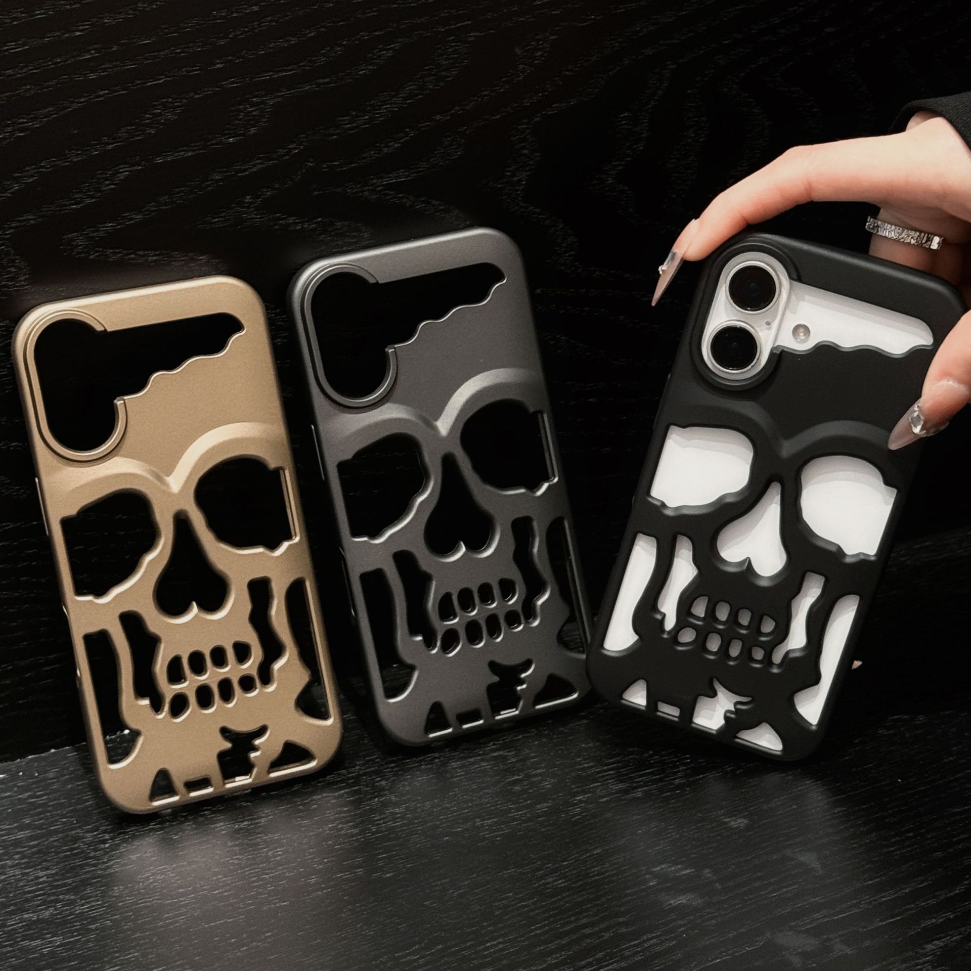 Skull-pattern Matte Hollowed-out Protective Case For 17 Pro Max photo 1