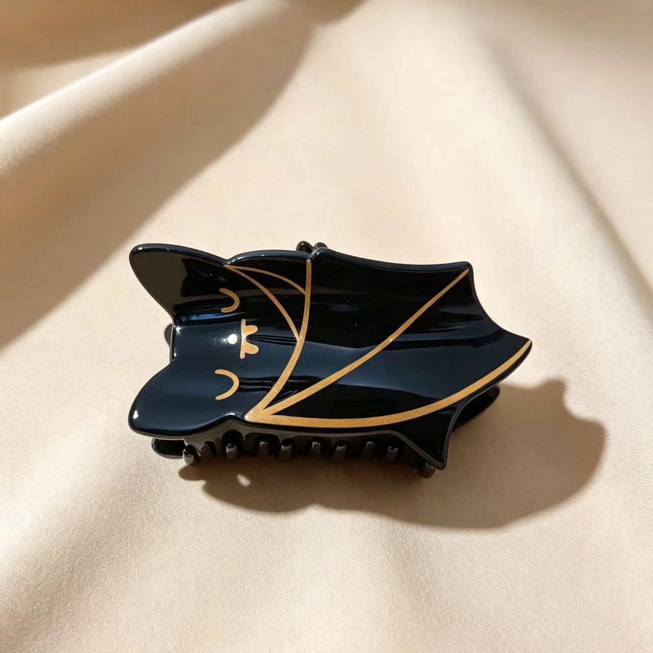 Unique Creative And Quirky Bat Hair Clip photo 1