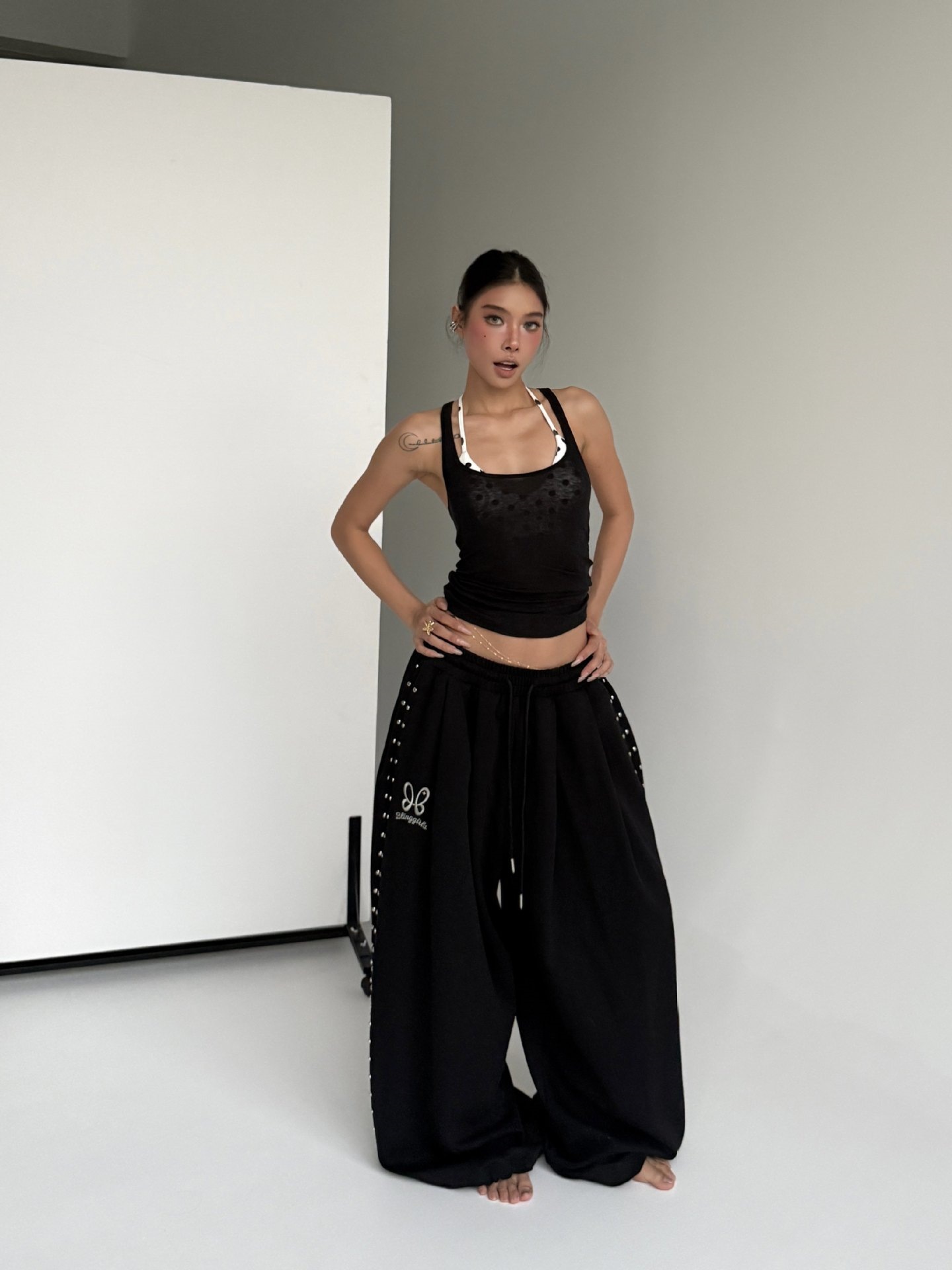 American-style Studded Embroidery Sweatpants photo 2