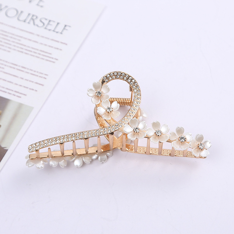 New Heart-shaped Metal Hair Clip With A Gold Trim For The Back Of The Head photo 3