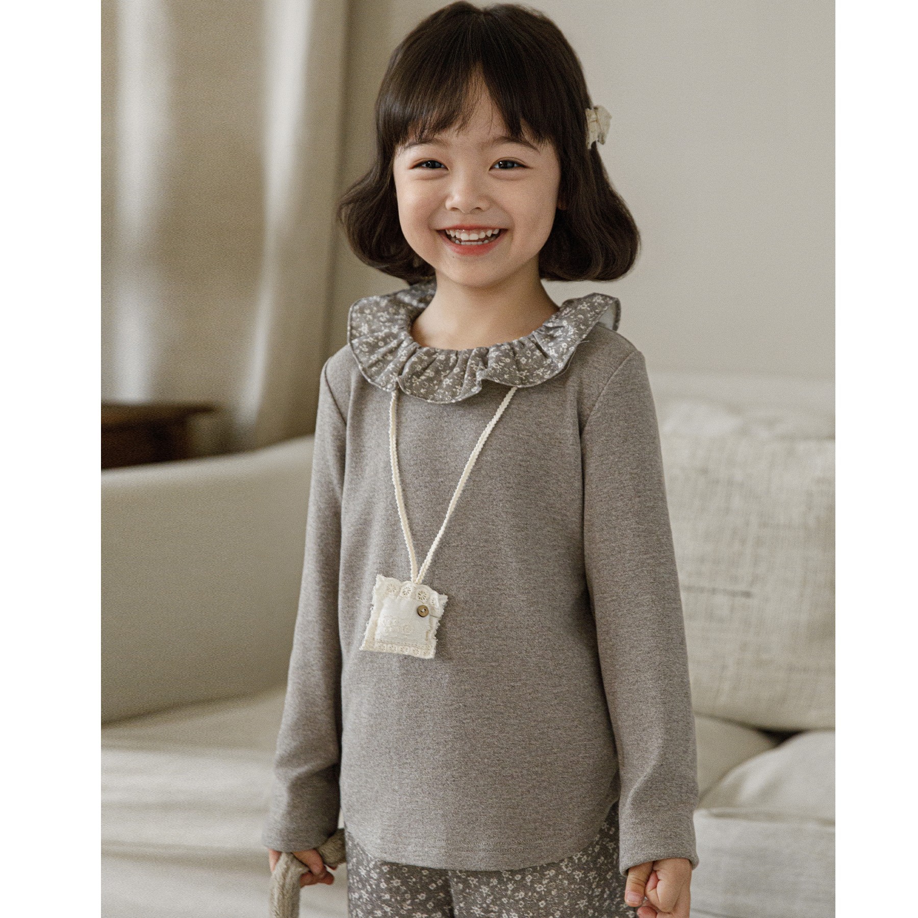 Floral Blouse With A Ruffled Neckline photo 4