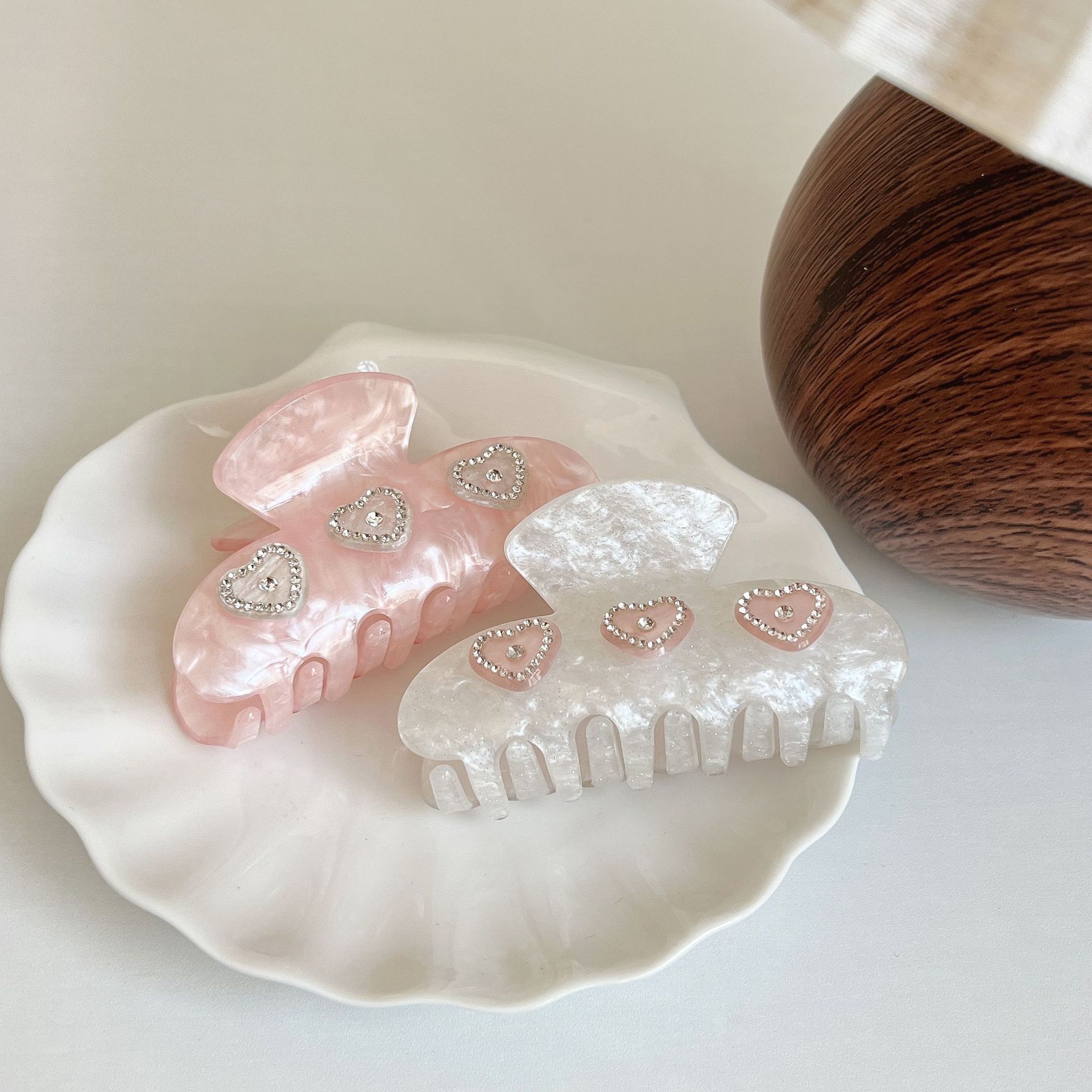 Korean Ins Wind Sparkling Diamond Love Acetic Acid Gripper Niche French photo 1