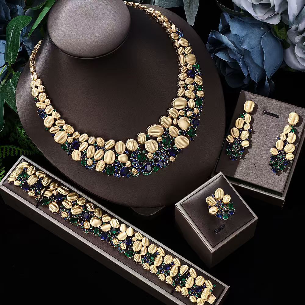 Exaggerated Necklace And Earring Wedding Set, Luxurious And Fashionable photo 3