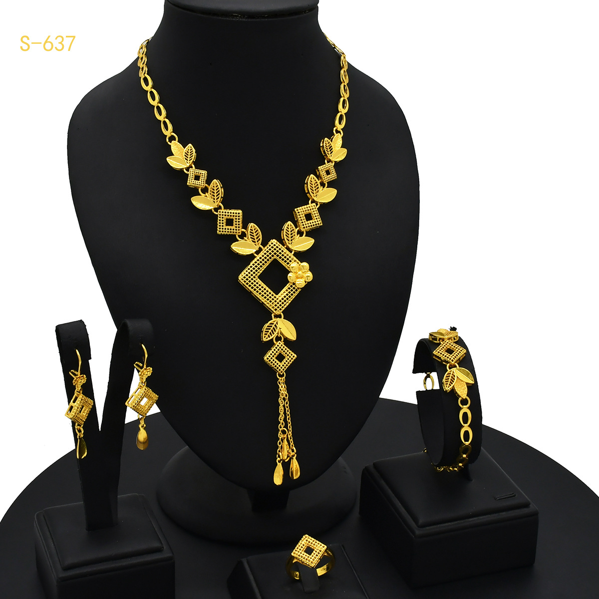 24K Gold Plated Arabic Women's Bridal Jewelry Suit photo 2