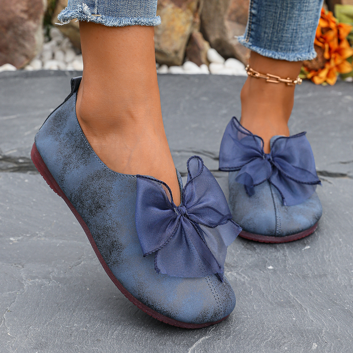 Women's Soft-soled Mary Jane Pumps With Bow Embellishment photo 1