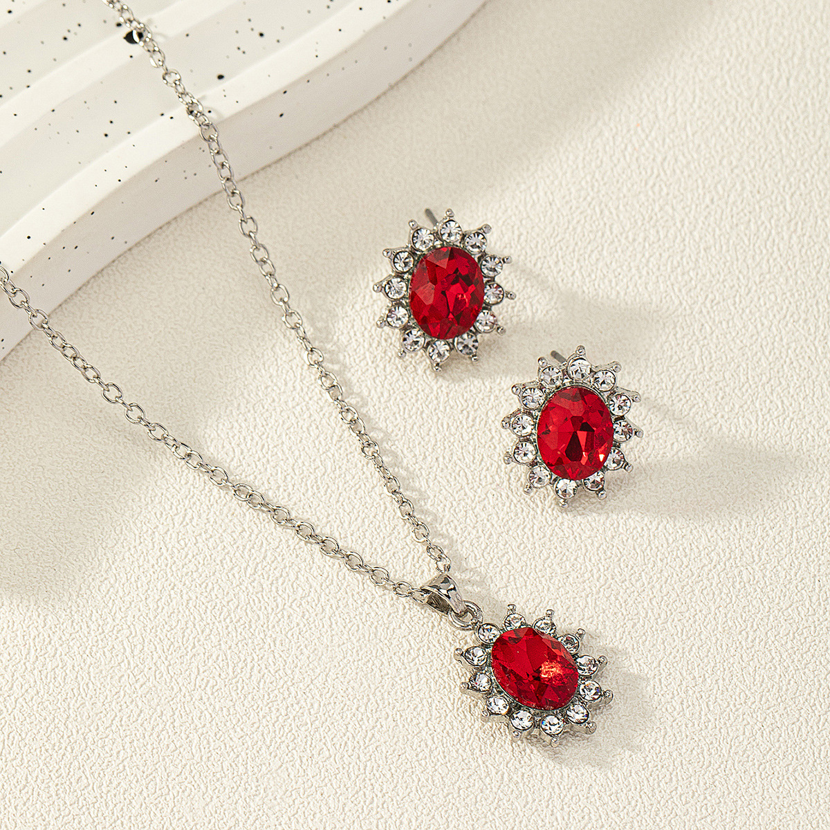 European And American Fashion SUNFLOWER Zircon Ear Stud Necklace Suit photo 2