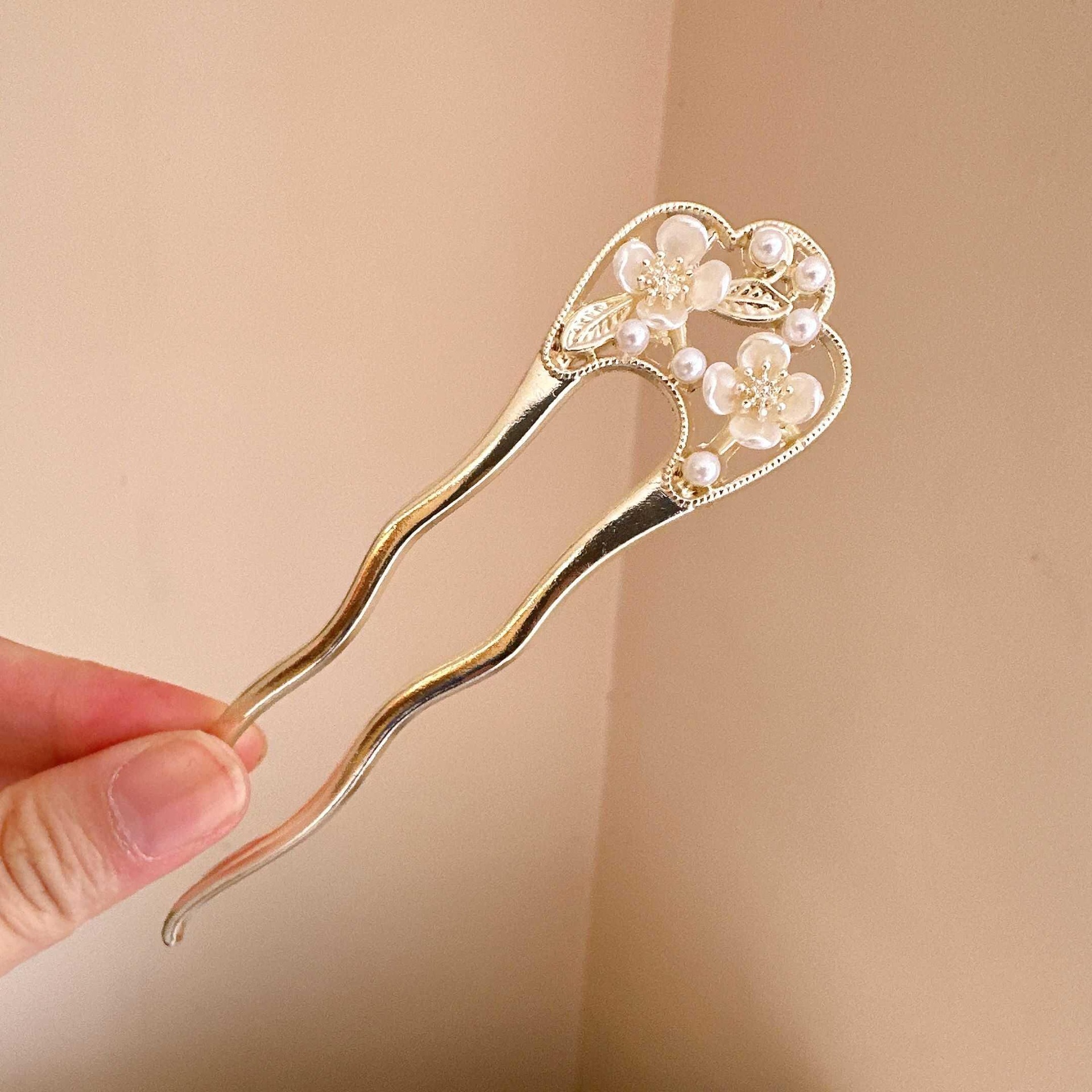 Elegant Beads Camellia Style U-shaped Hair Pin photo 2