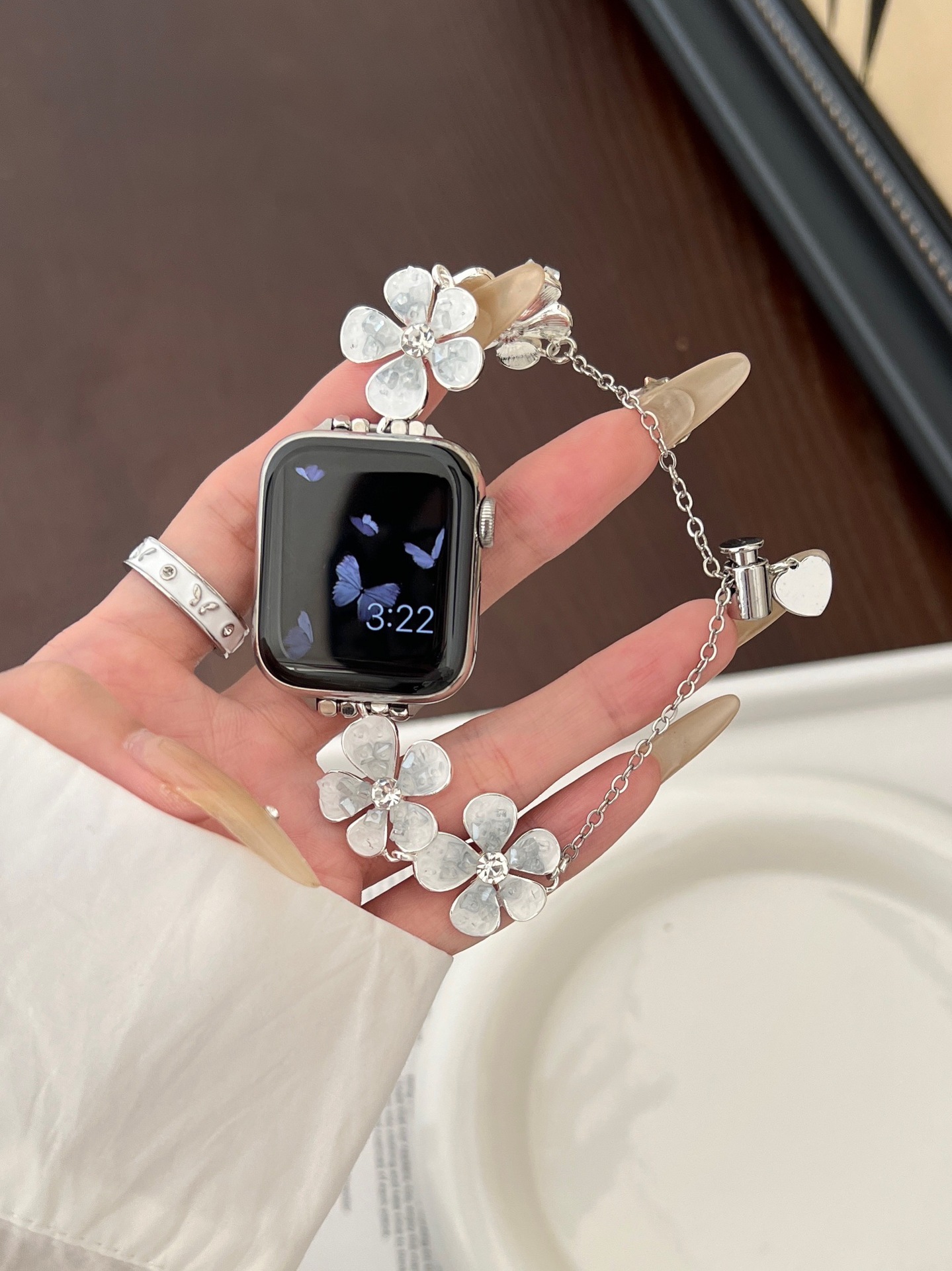 Versatile Pebble-flower Chain Metal Watch Strap photo 2