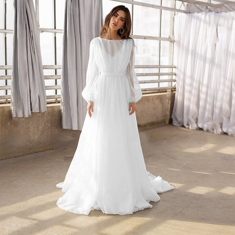 French-style Round-neck Long-sleeved Lightweight Wedding Dress With A Fitted Waist photo 2