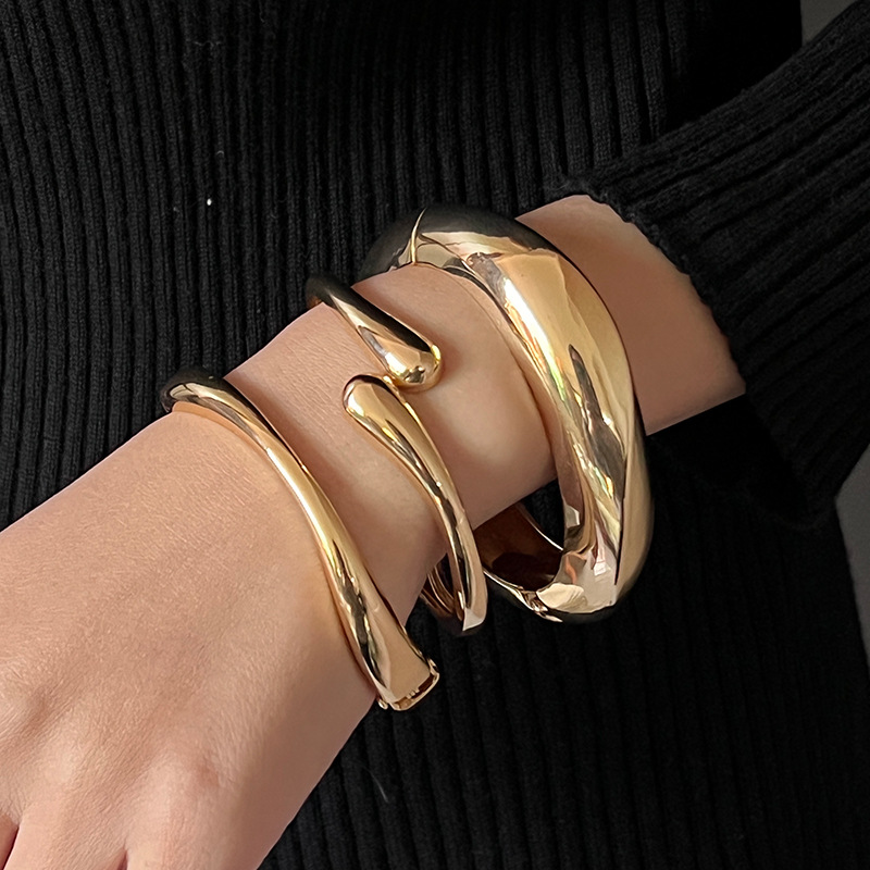 Womens Wide-brimmed Bracelet With Irregular Mirror-like Openings photo 8