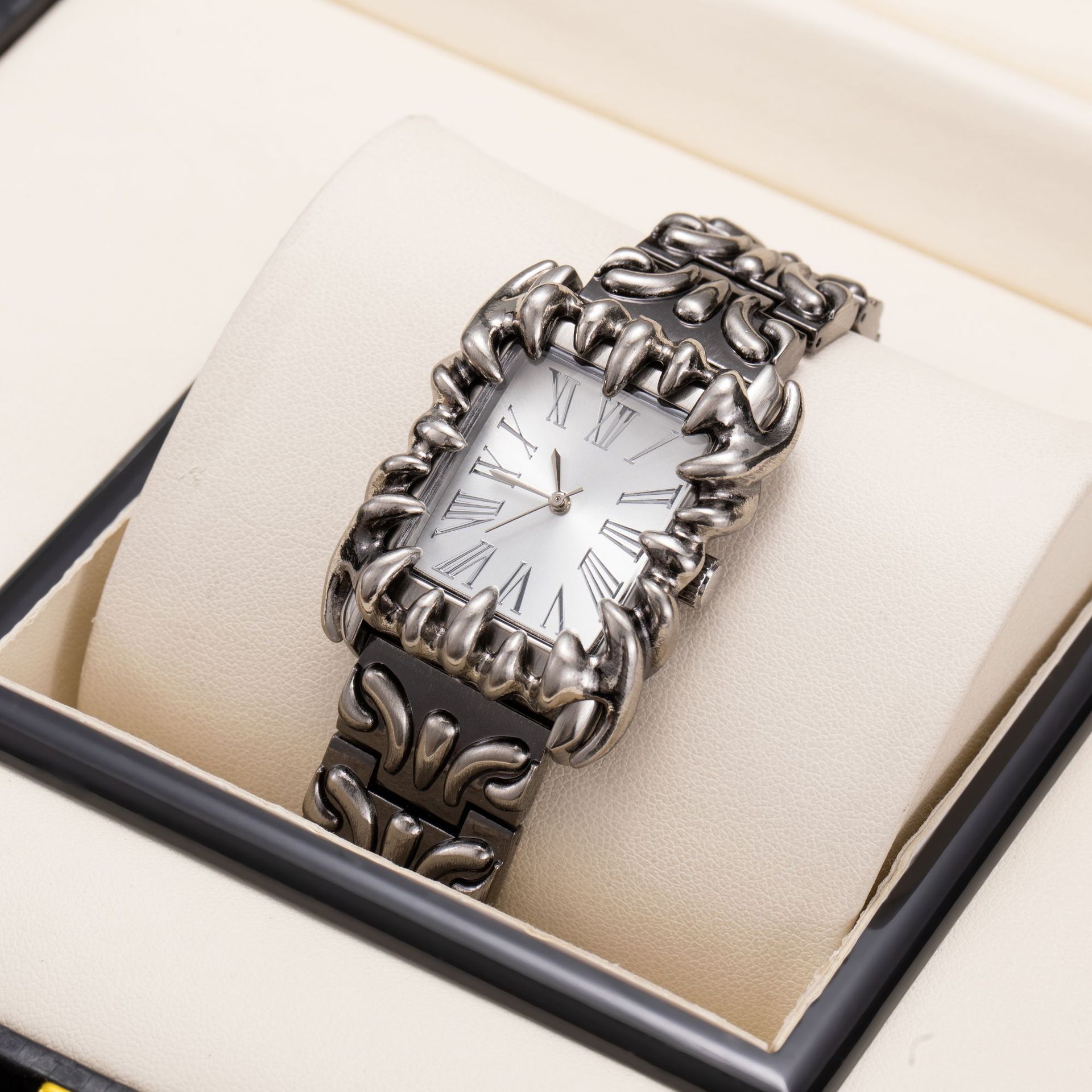 European And American Style Retro Personalized Embossed Irregular Shaped Pointed Claw Mens Watch photo 3