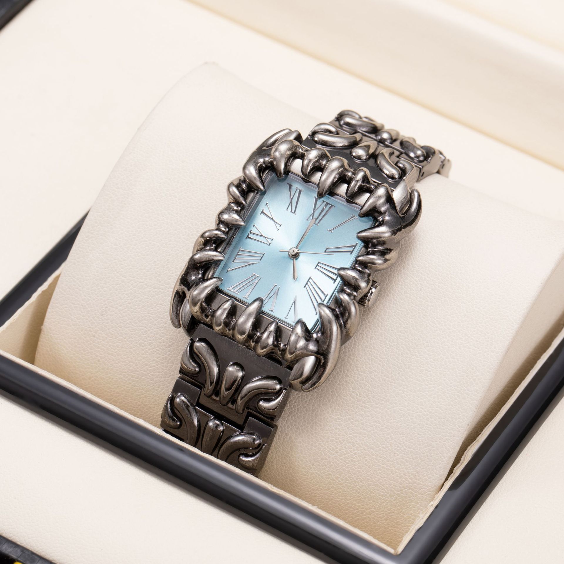 European And American Style Retro Personalized Embossed Irregular Shaped Pointed Claw Mens Watch photo 5