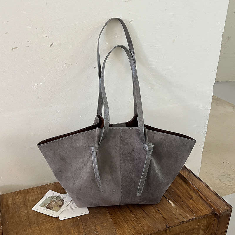 Womens Large-Capacity Casual Matte-Effect Under-Arm Bucket Bag photo 2
