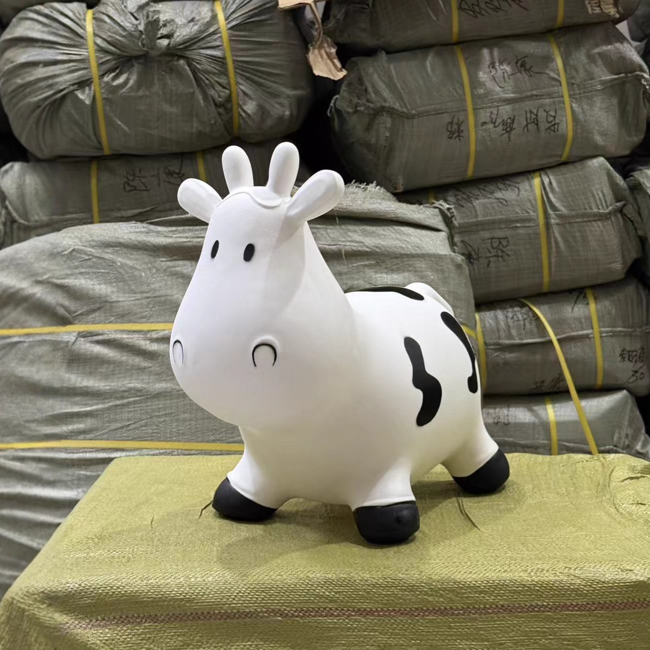 Oversized And Extra-thick Cow-patterned Jumping Horse photo 2