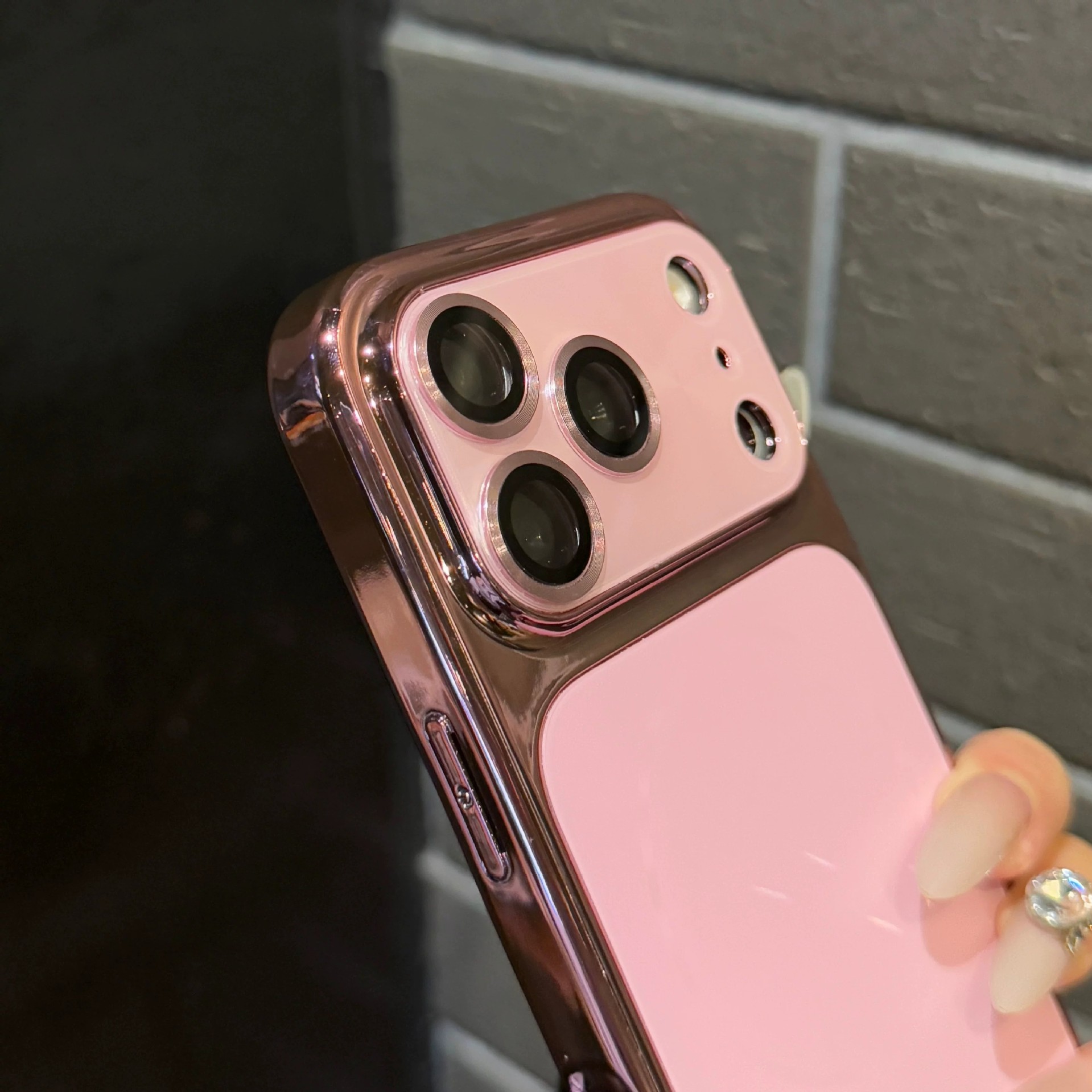 Phone Case With A Built-in Lens Protector photo 7