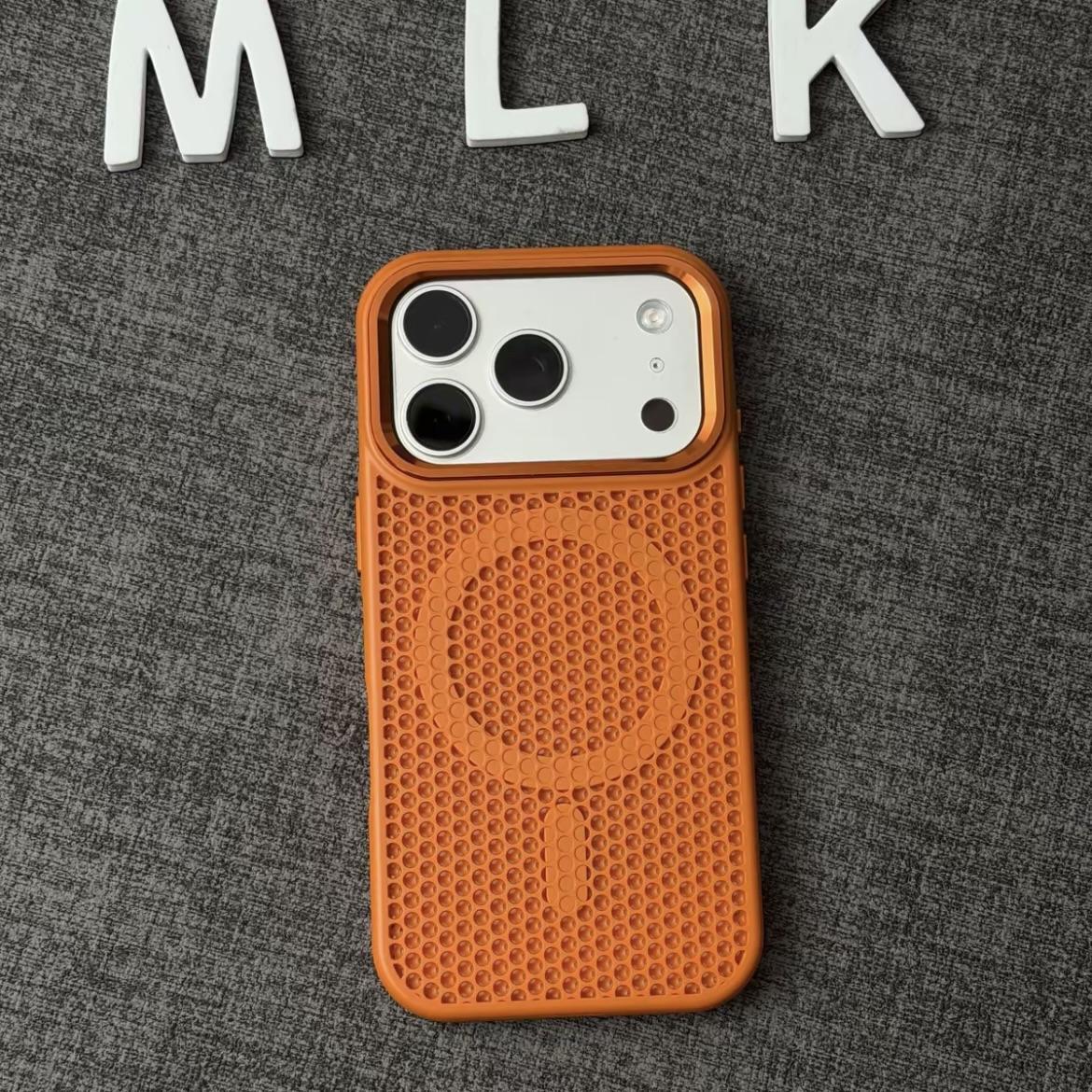 Skin-feel Honeycomb Vented Phone Case photo 7