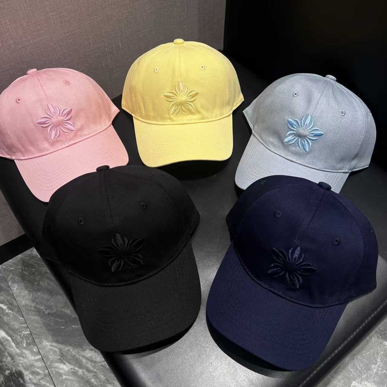 Wide-brimmed Face-flattering Baseball Cap With A Peaked Visor photo 1