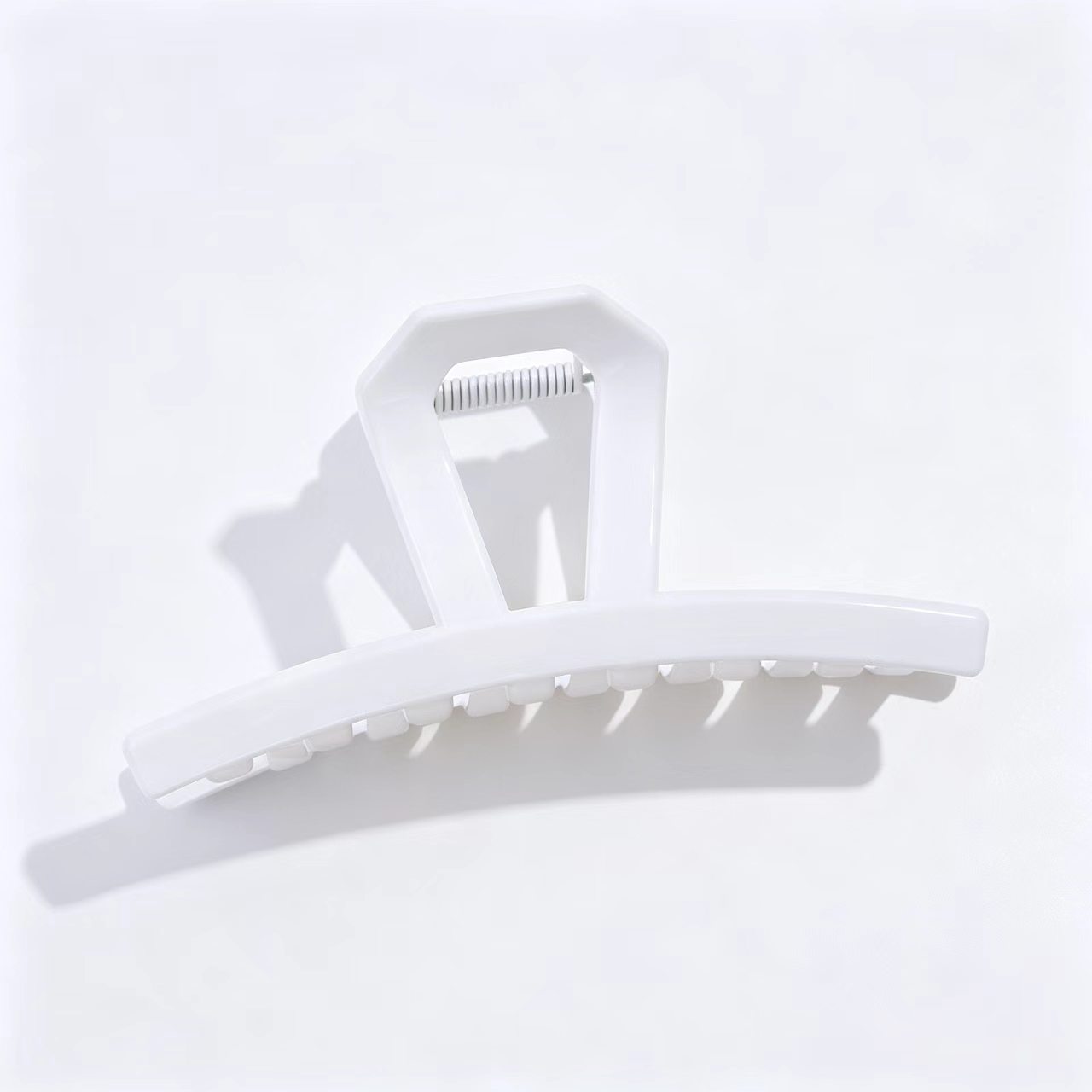 High-end Sophisticated Half-up Hair Clip With Shark Design photo 4