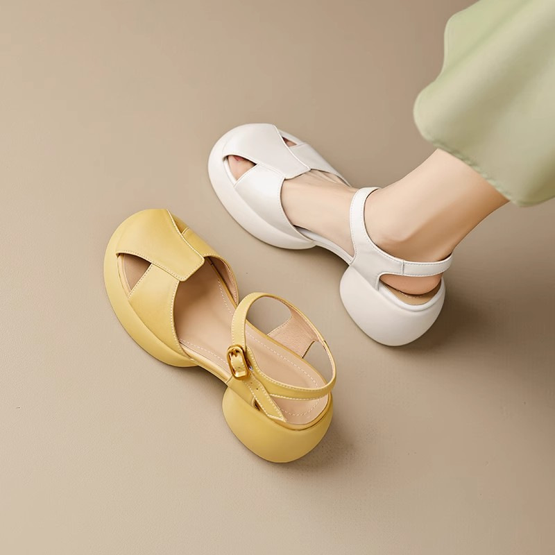 Trendy Thick-soled Hollowed-out Closed-toe Sandals With A Cushioned Feel photo 1