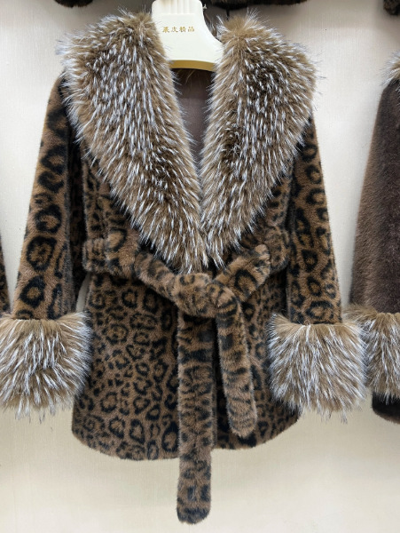 Stylish High-end Fur-and-fabric Faux Mink Coat photo 7