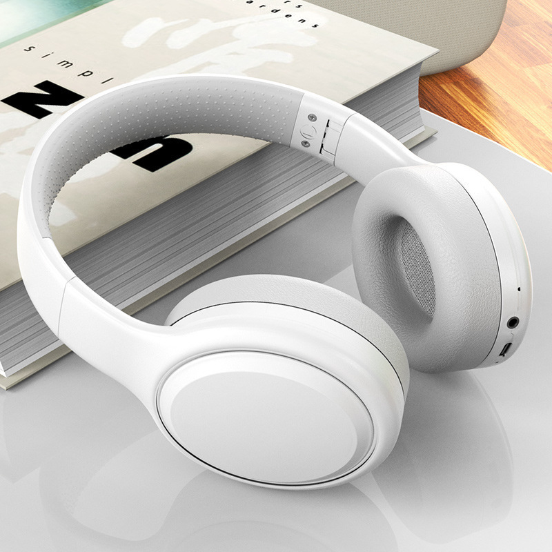Over-ear Bluetooth Headphones With A Subwoofer photo 2