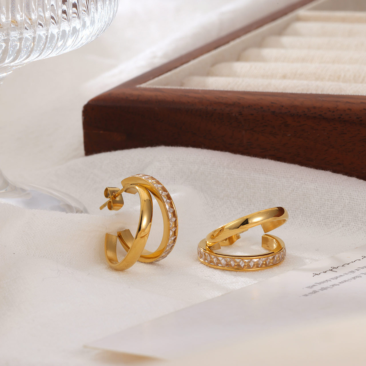 European And American-style Vintage Chic Earrings With Zircon Inlays photo 2
