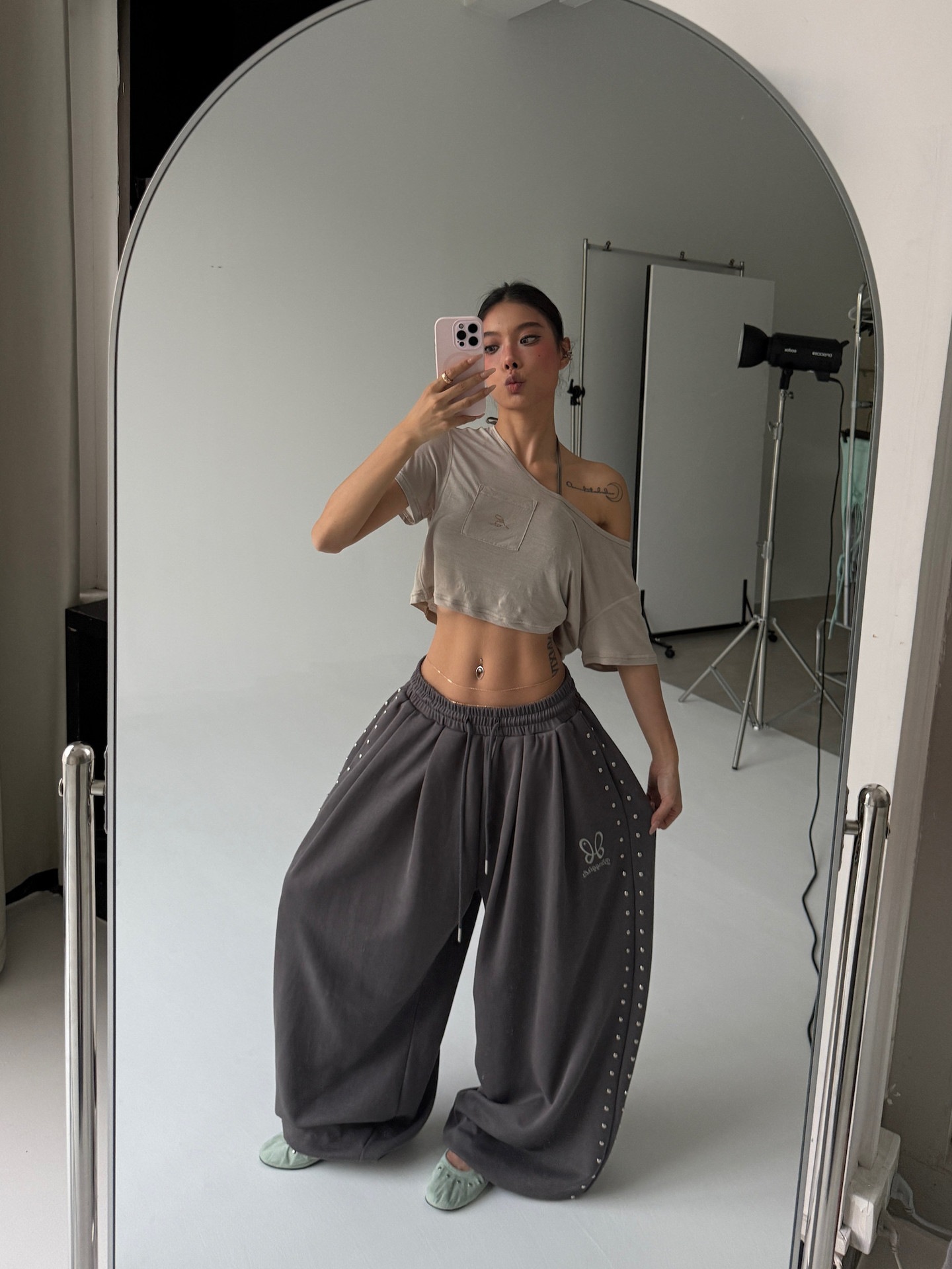 American-style Studded Embroidery Sweatpants photo 5
