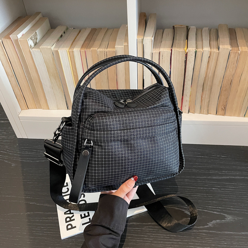 Casual Lightweight And Versatile Nylon Tote Bag Fashionable High-capacity Crossbody Bag photo 1