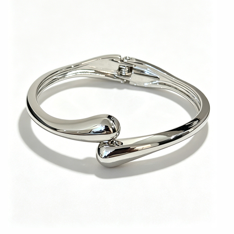 Womens Wide-brimmed Bracelet With Irregular Mirror-like Openings photo 6