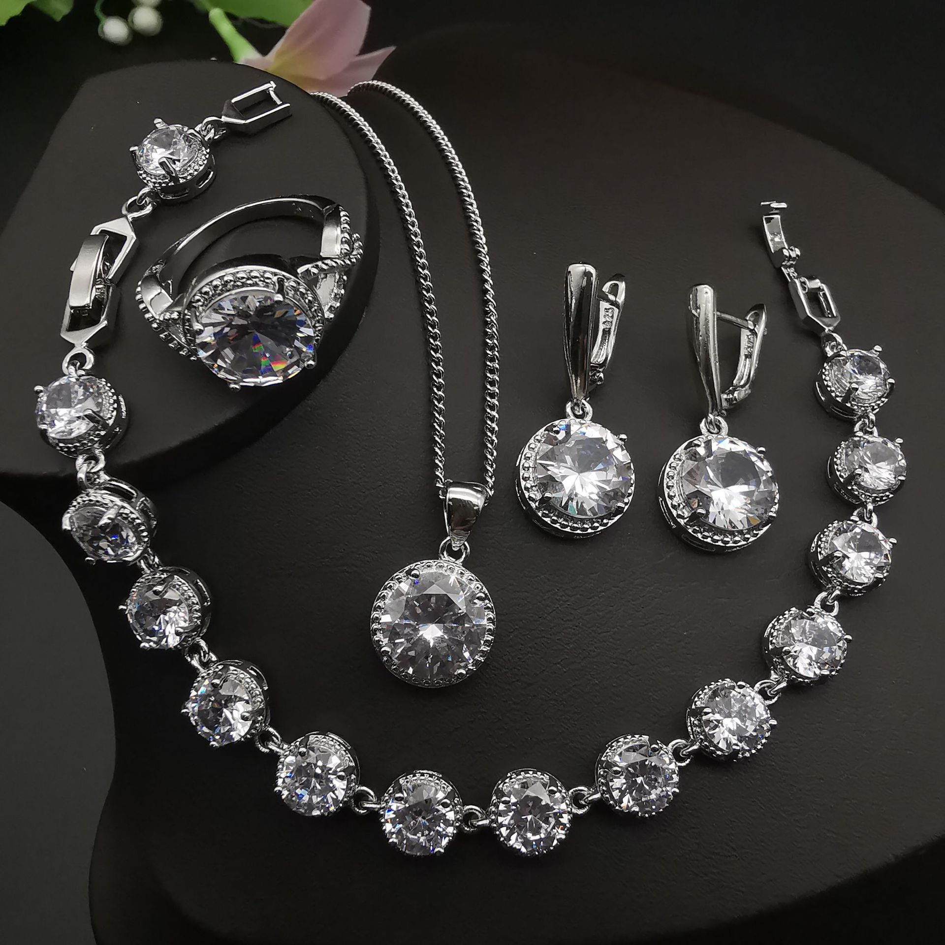 European And American Style Jewelry Round Diamond 4 PCs Set photo 4