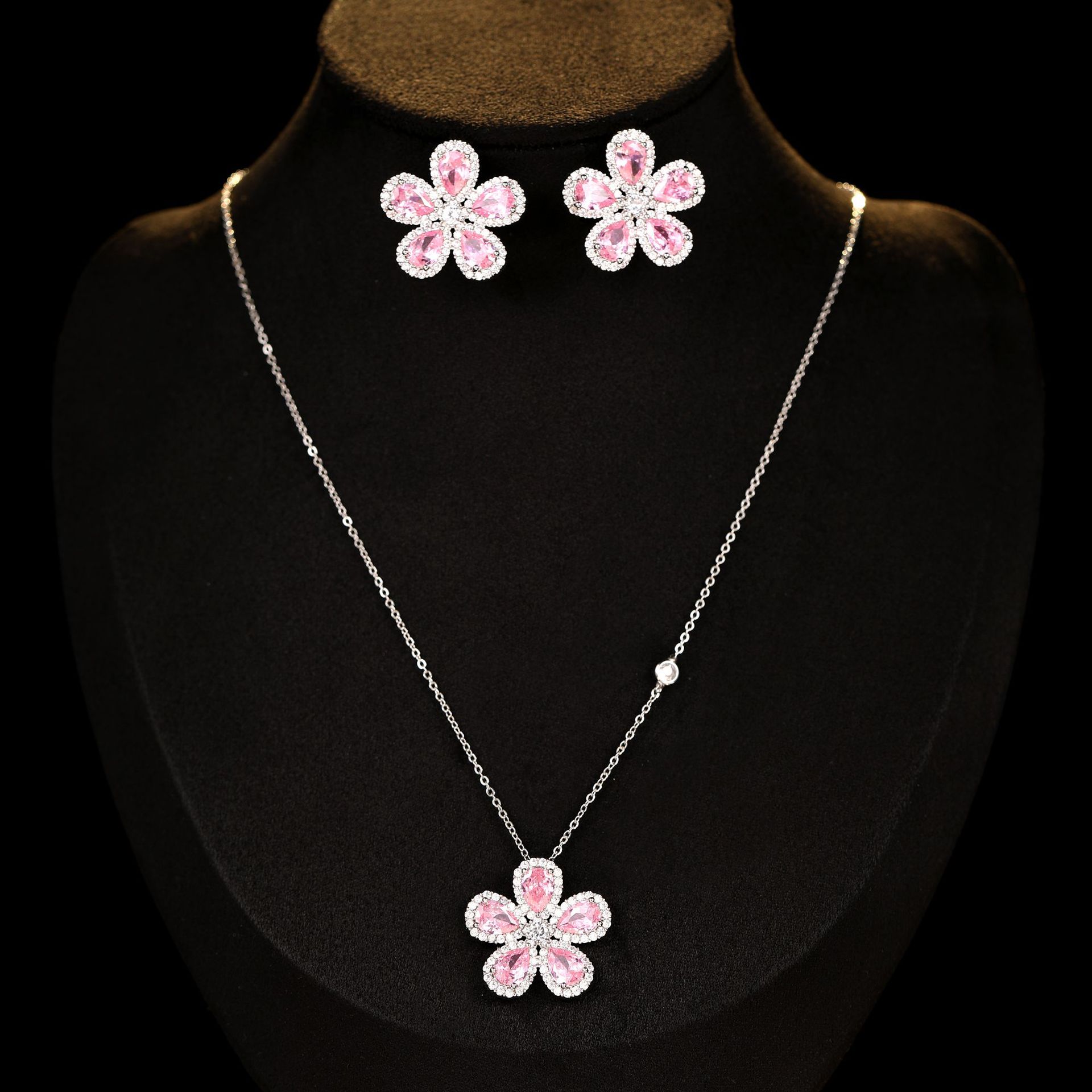 High-grade Jewelry Suit Micro Inlaid Zircon Sunflower Ear Stud Necklace A Set Of Elegant Jewelry photo 3