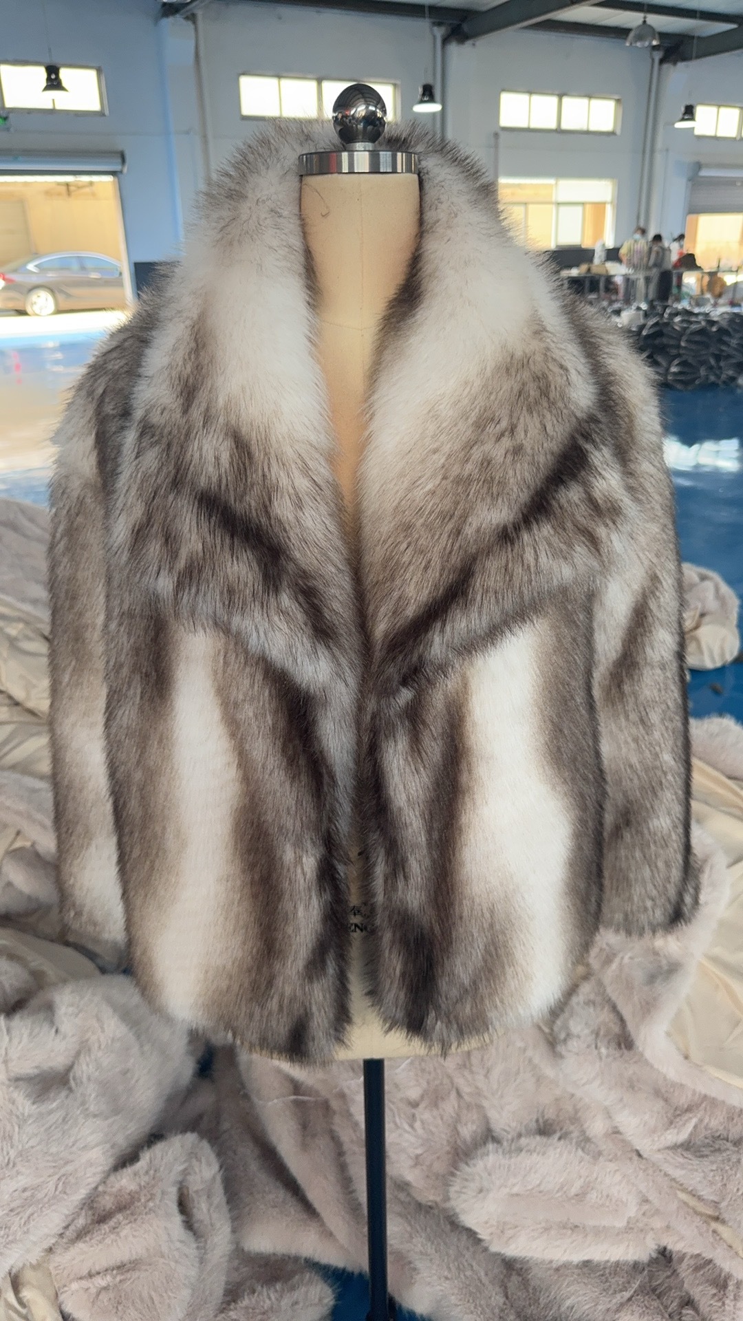 Women's Large Lapel Color-block Plush Jacket photo 5