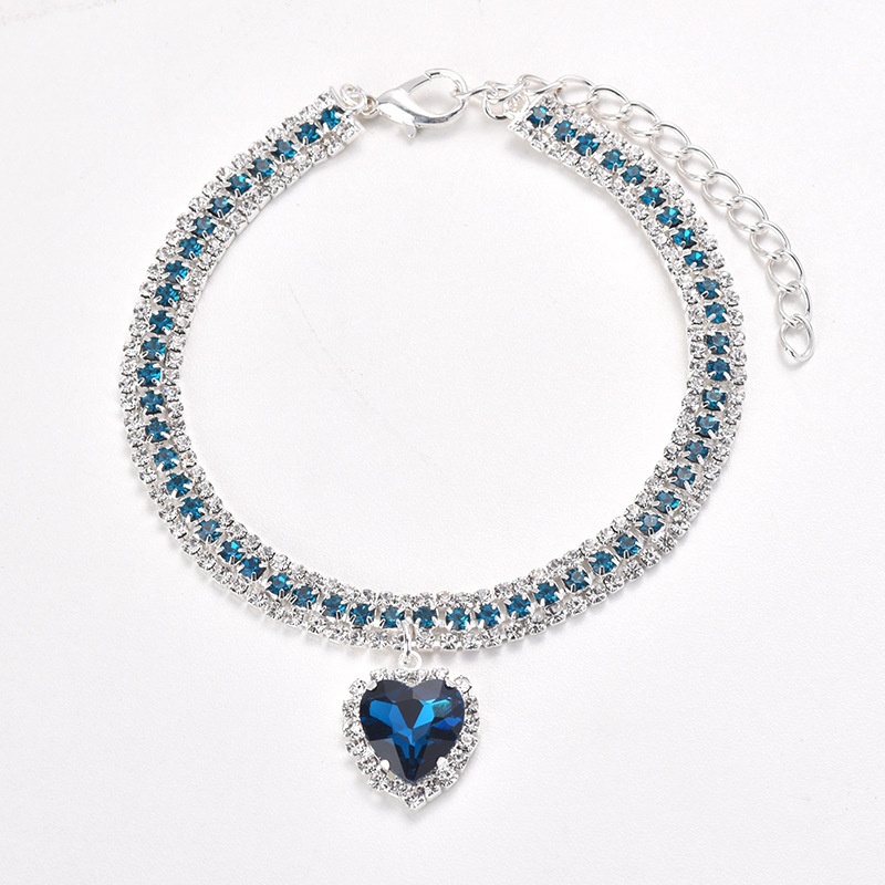 Love-shaped Pendant Rhinestone Pet Necklace photo 4