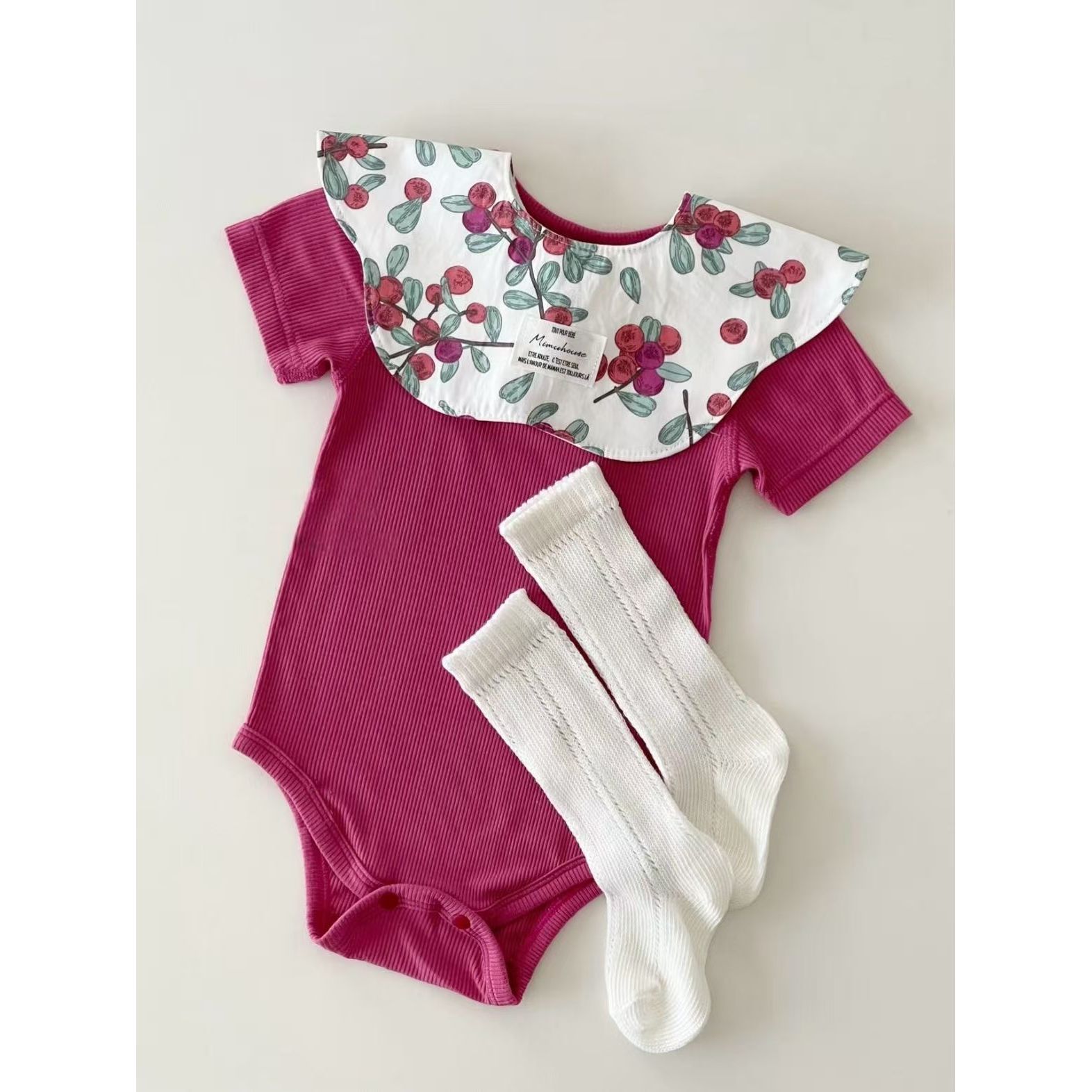 Breathable And Comfortable Newborn Onesie photo 2