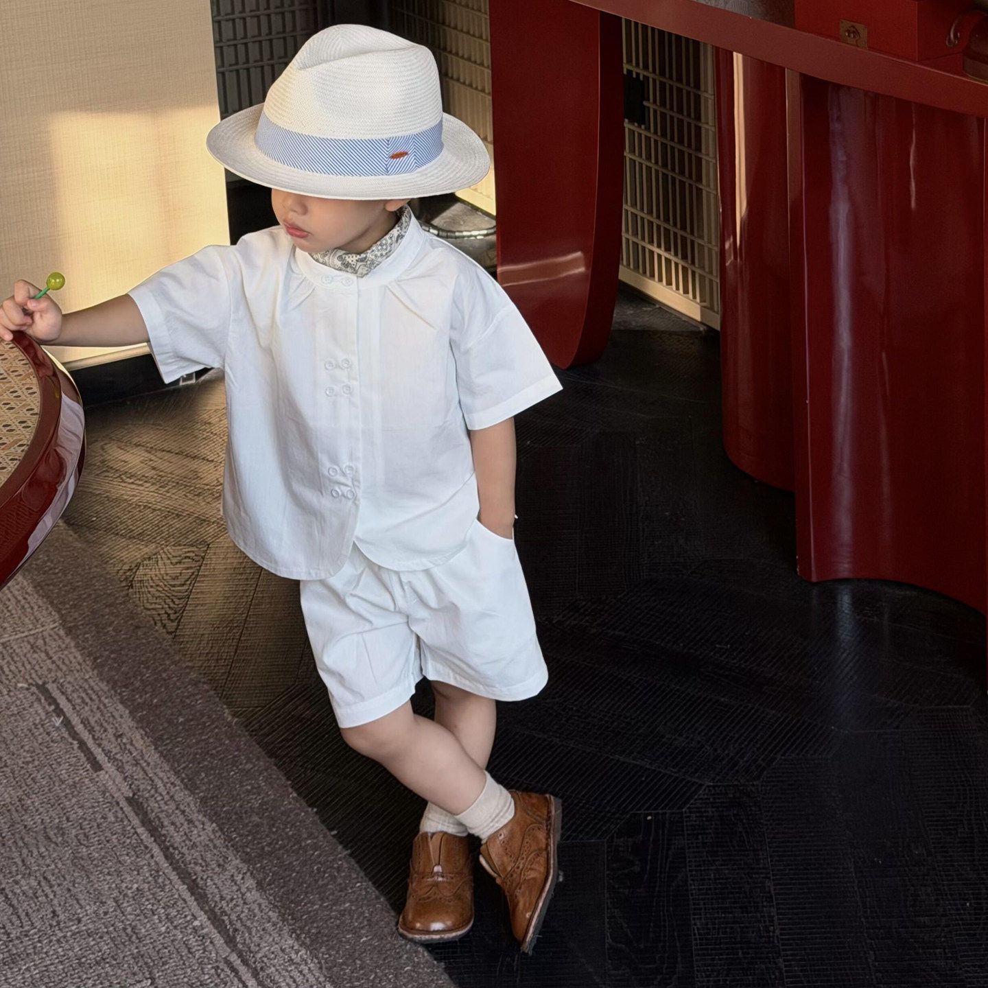 Stylish And Trendy Kids Versatile White Short-sleeve Shirt And Shorts photo 2